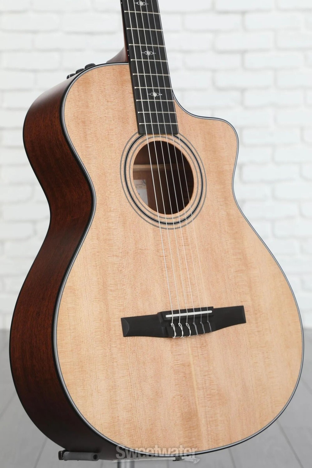 Taylor 312ce-N Нейлоновая акусто-электрическая гитара - натуральная ель ситкинская
Taylor 312ce-N Нейлоновая акусто-электрическая гитара - натуральная ель ситкинская