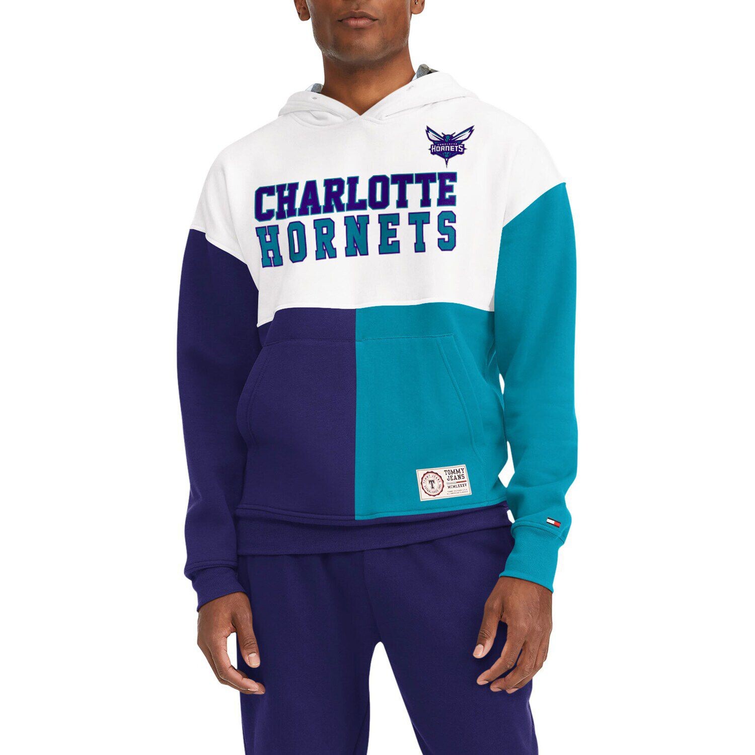 Мужские джинсы Tommy Jeans белый/фиолетовый пуловер с капюшоном Charlotte Hornets Andrew Split
Мужские джинсы Tommy Jeans белый/фиолетовый пуловер с капюшоном Charlotte Hornets Andrew Split
