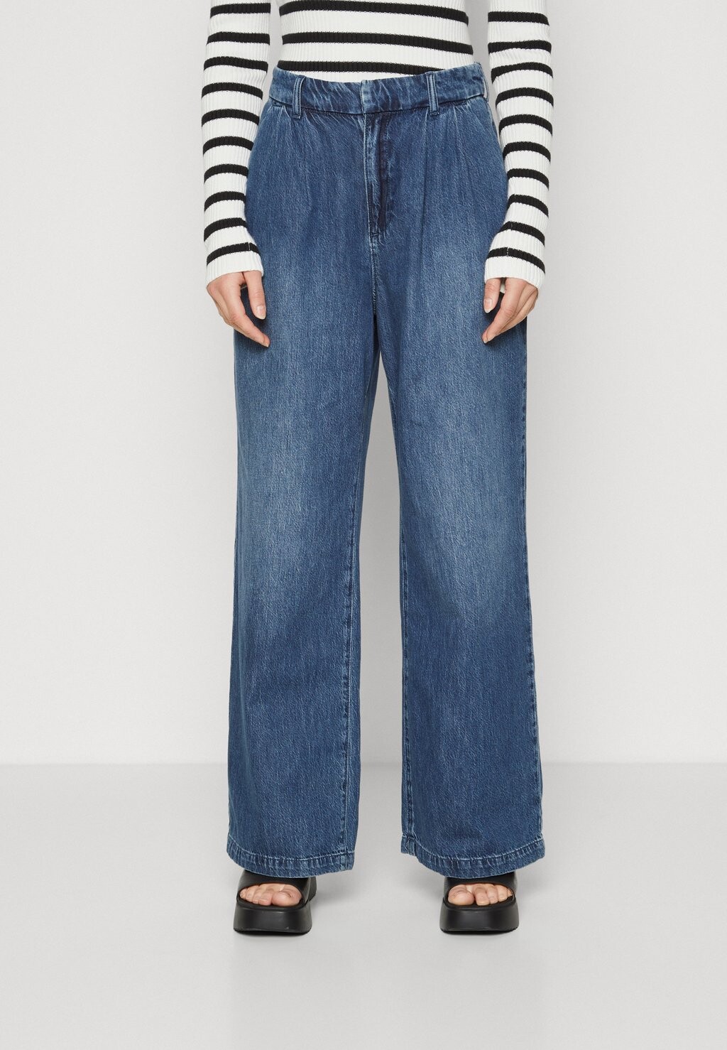 Джинсы свободного кроя LIGHTWEIGHT TAILORED WIDE LEG Hollister Co., цвет blue denim
Джинсы свободного кроя LIGHTWEIGHT TAILORED WIDE LEG Hollister Co., цвет blue denim
