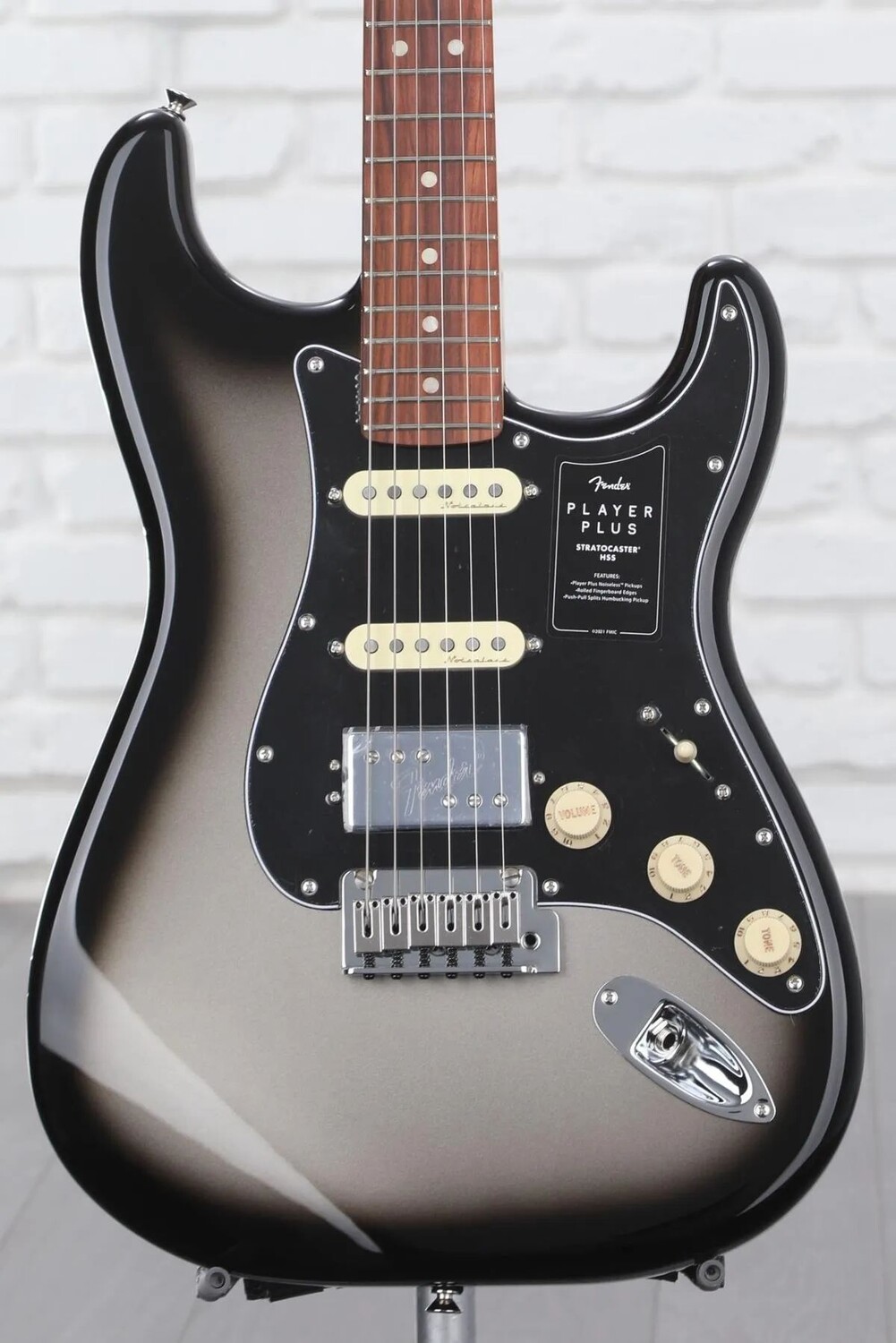 Электрогитара Fender Player Plus Stratocaster HSS — Silverburst с накладкой из ферро Pau
Электрогитара Fender Player Plus Stratocaster HSS — Silverburst с накладкой из ферро Pau
