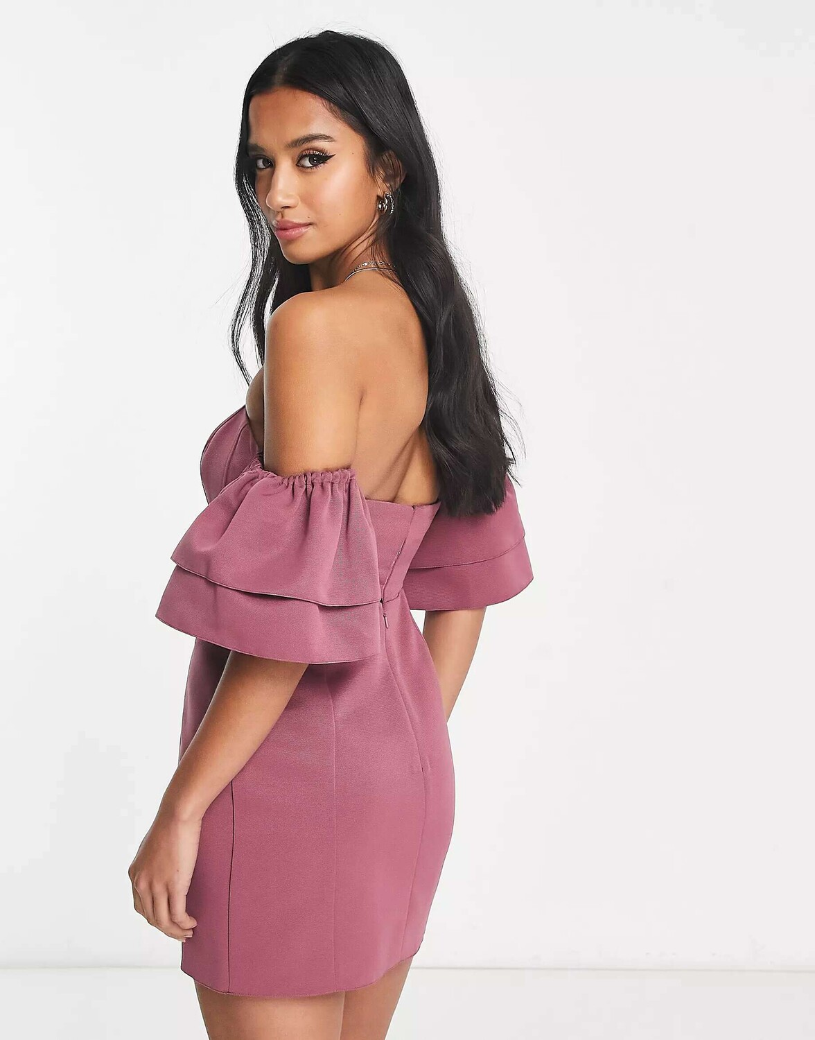 Платье мини с открытыми плечами ASOS DESIGN Petite, с рукавами и вырезом на талии цвета ягодного цвета
Платье мини с открытыми плечами ASOS DESIGN Petite, с рукавами и вырезом на талии цвета ягодного цвета