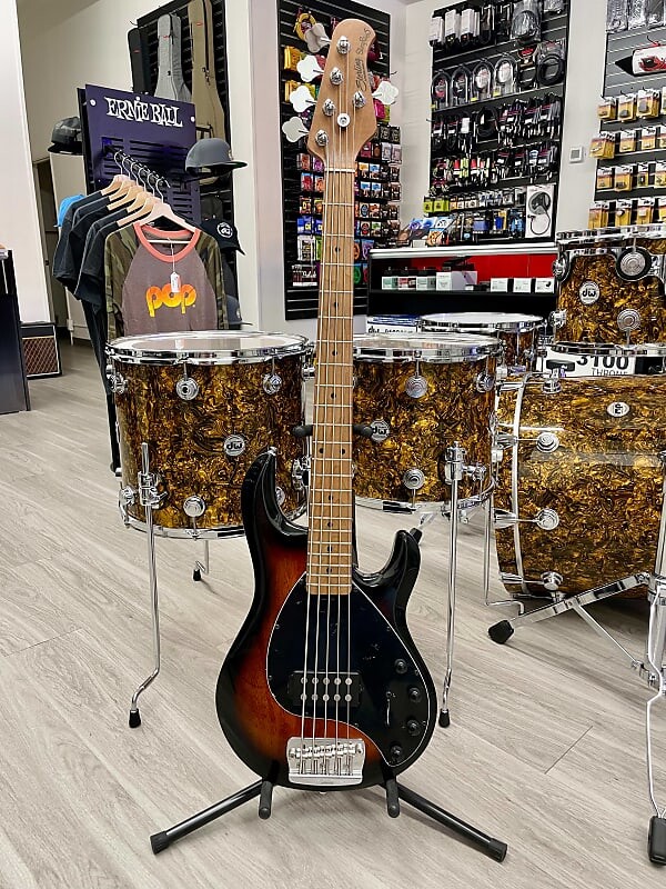 Басс гитара Sterling by Music Man ST-RAY35-VSB-M2-WB 2010's - Present - Vintage Sunburst
Басс гитара Sterling by Music Man ST-RAY35-VSB-M2-WB 2010's - Present - Vintage Sunburst