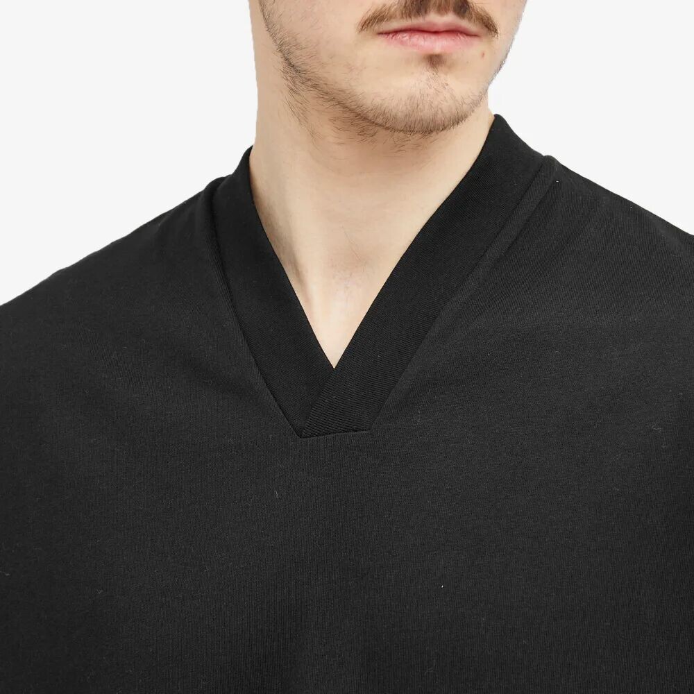 Fear of God Essentials Весенняя футболка с логотипом и V-образным вырезом, черный
Fear of God Essentials Весенняя футболка с логотипом и V-образным вырезом, черный