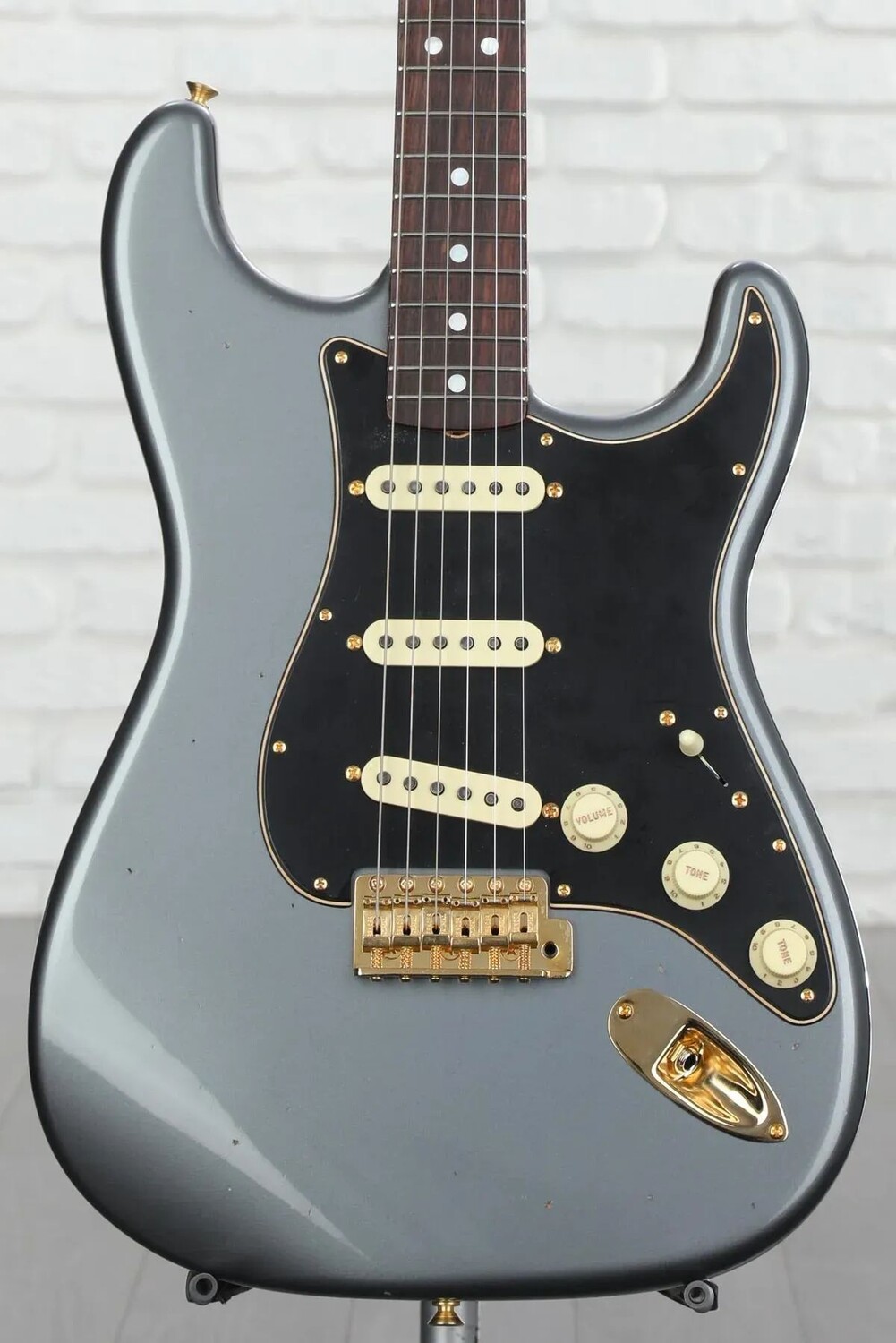 Новая электрогитара Fender Custom Shop ограниченной серии '65 Dual-Mag Strat Journeyman Relic - Faded Aged Charcoal Frost Metallic
Новая электрогитара Fender Custom Shop ограниченной серии '65 Dual-Mag Strat Journeyman Relic - Faded Aged Charcoal Frost Metallic