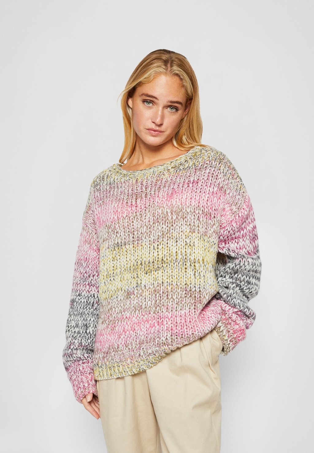 Вязаный свитер LONGSLEEVE ROUND NECK MOULINÉE STRIPE Marc O'Polo, цвет multi/creamy white
Вязаный свитер LONGSLEEVE ROUND NECK MOULINÉE STRIPE Marc O'Polo, цвет multi/creamy white