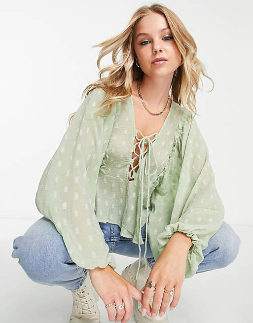 Блузка добби с длинными рукавами, шнуровкой спереди и баской по краю ASOS DESIGN шалфейного цвета
Блузка добби с длинными рукавами, шнуровкой спереди и баской по краю ASOS DESIGN шалфейного цвета