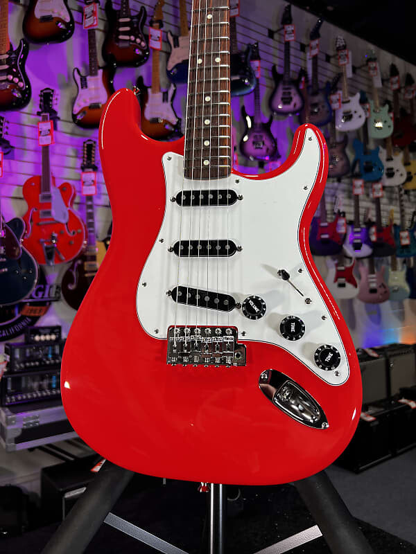 Электрогитара Fender Made in Japan Limited International Color Stratocaster - Morocco Red Auth Dealer Free Ship! 930
Электрогитара Fender Made in Japan Limited International Color Stratocaster - Morocco Red Auth Dealer Free Ship! 930