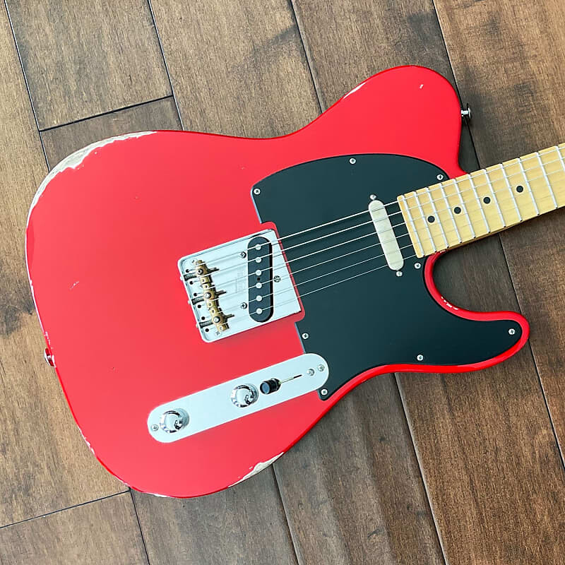 Электрогитара Suhr Custom Classic T Antique Electric Guitar Fiesta Red Maple Neck 23504
Электрогитара Suhr Custom Classic T Antique Electric Guitar Fiesta Red Maple Neck 23504