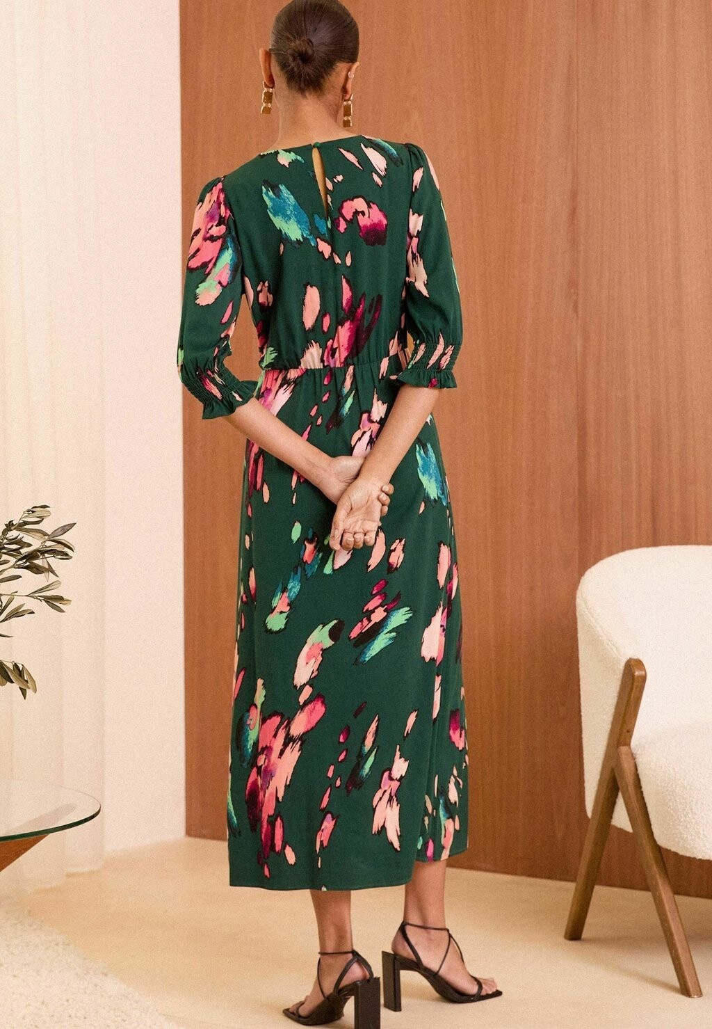 Дневное платье EMPIRE SEAM FLUTE SLEEVE REGULAR FIT Love & Roses, зеленый
Дневное платье EMPIRE SEAM FLUTE SLEEVE REGULAR FIT Love & Roses, зеленый