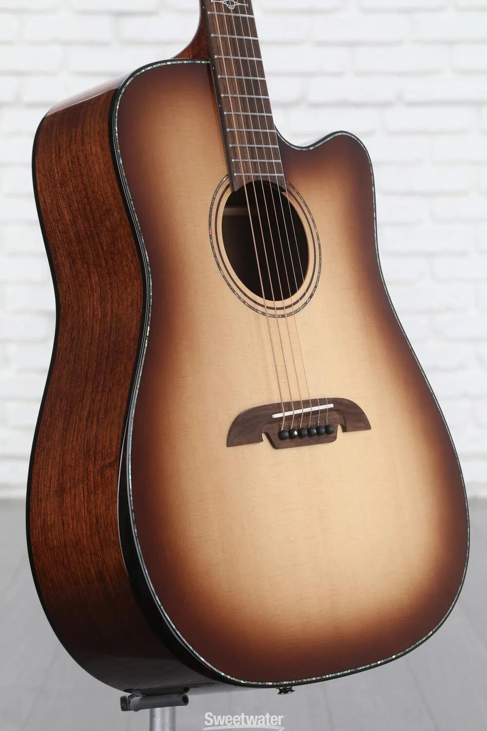 Акустически-электрическая гитара Alvarez MDA70WCEARSHB Masterworks Elite Series - Shadowburst
Акустически-электрическая гитара Alvarez MDA70WCEARSHB Masterworks Elite Series - Shadowburst