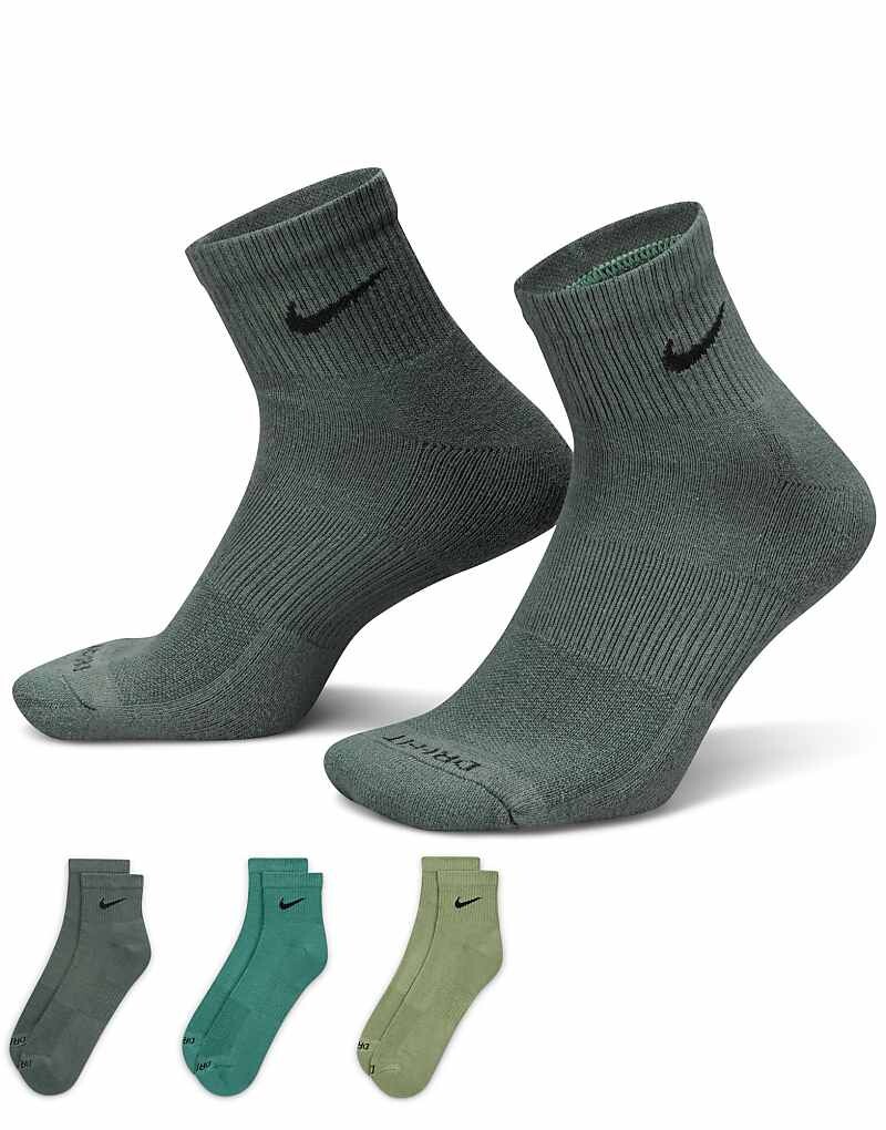 Nike Training – Everyday Cushioned Plus – комплект из 3 пар носков разных цветов
Nike Training – Everyday Cushioned Plus – комплект из 3 пар носков разных цветов