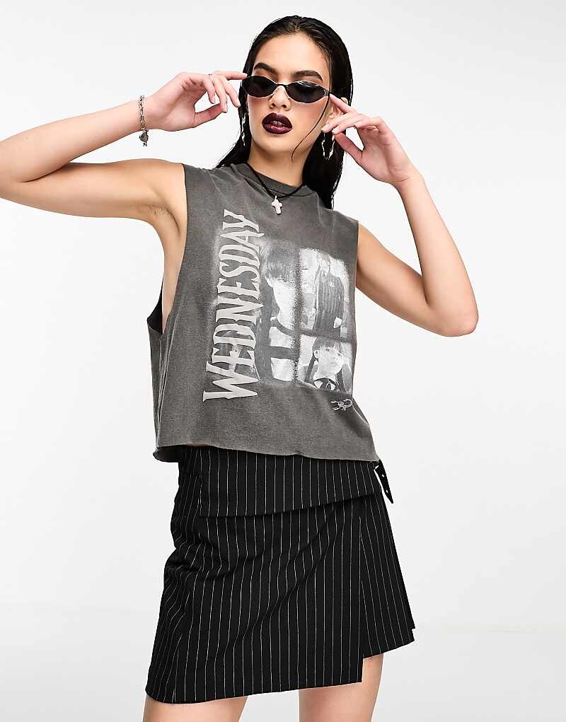 ASOS DESIGN – Wednesday Adams – объемная майка темно-серого цвета с лицензионным графическим принтом
ASOS DESIGN – Wednesday Adams – объемная майка темно-серого цвета с лицензионным графическим принтом