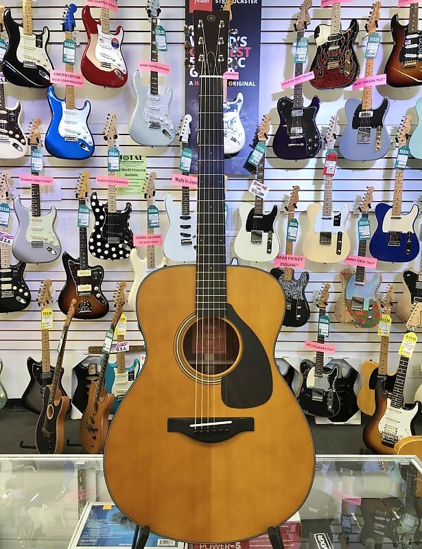 Акустическая гитара Yamaha Red Label FSX5 Sitka Spruce Top, Solid Mahogany Back & Sides, Ebony Fingerboard with Case
Акустическая гитара Yamaha Red Label FSX5 Sitka Spruce Top, Solid Mahogany Back & Sides, Ebony Fingerboard with Case
