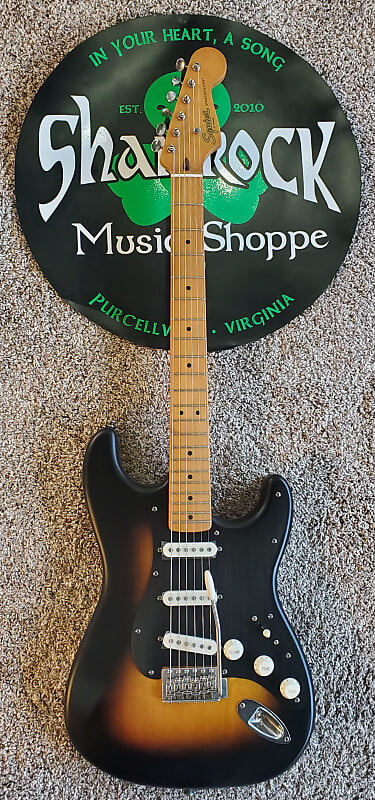 Электрогитара Squier 40th Anniversary Stratocaster, Vintage Edition, Maple Fingerboard, Black Anodized Pickguard, Satin Wide 2-Color Sunburst
Электрогитара Squier 40th Anniversary Stratocaster, Vintage Edition, Maple Fingerboard, Black Anodized Pickguard, Satin Wide 2-Color Sunburst