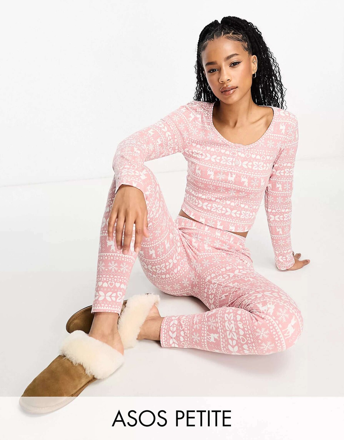 ASOS DESIGN Petite Christmas гламурный пижамный комплект с длинными рукавами и леггинсами розового цвета
ASOS DESIGN Petite Christmas гламурный пижамный комплект с длинными рукавами и леггинсами розового цвета