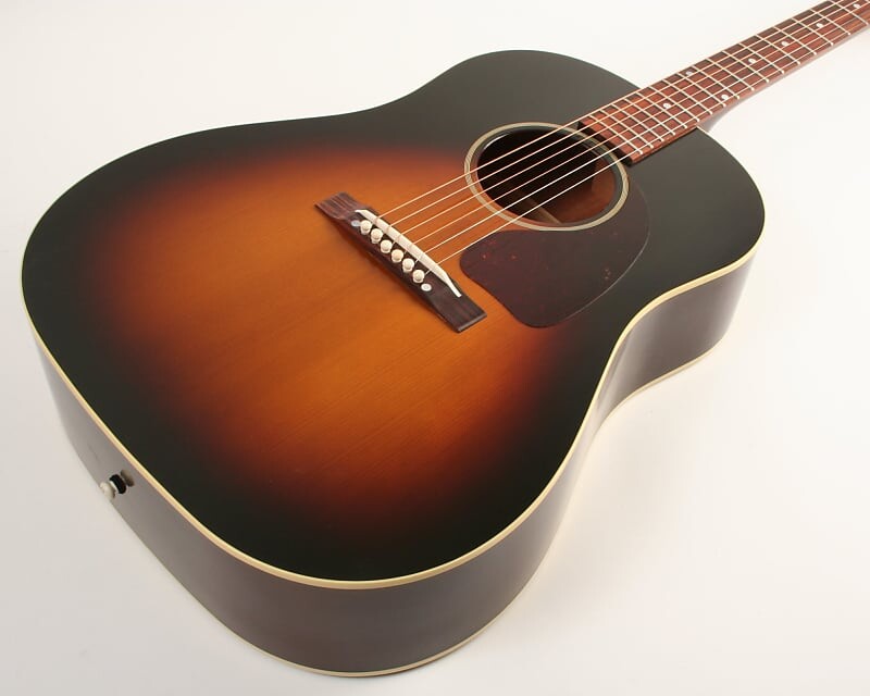 Акустическая гитара Gibson Custom Shop 1942 Banner J-45 Vintage Sunburst 22183056
Акустическая гитара Gibson Custom Shop 1942 Banner J-45 Vintage Sunburst 22183056