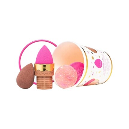 Набор предметов первой необходимости SIGNATURE BLEND включает в себя 2 губки Beautyblender ограниченной серии, силиконовый скраб Blendercleanser и подставку для губки NEST. Веганский продукт. Без жестокости. Сделано в США.
Набор предметов первой необходимости SIGNATURE BLEND включает в себя 2 губки Beautyblender ограниченной серии, силиконовый скраб Blendercleanser и подставку для губки NEST. Веганский продукт. Без жестокости. Сделано в США.