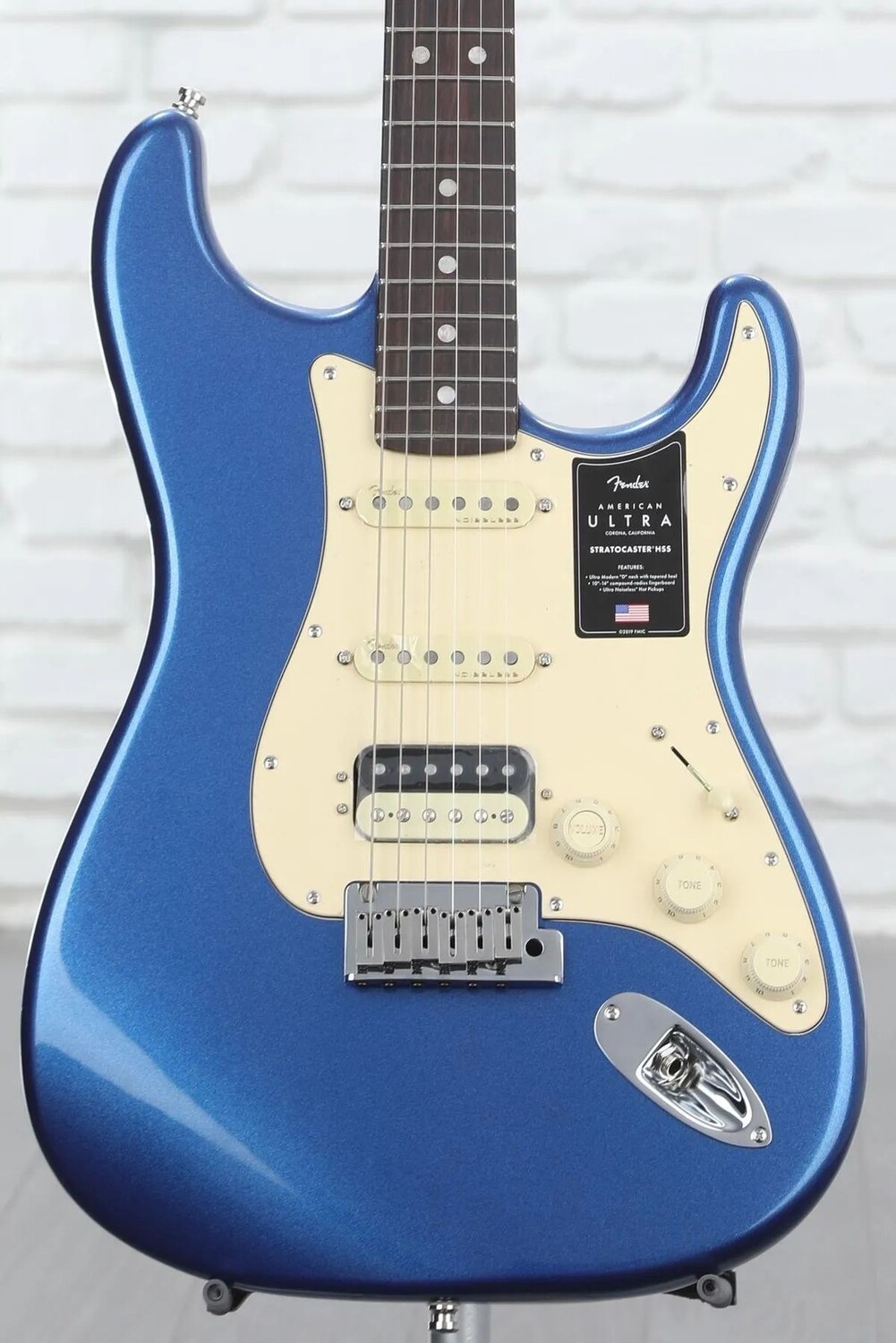 Fender American Ultra Stratocaster HSS — синий кобры с накладкой из палисандра
Fender American Ultra Stratocaster HSS — синий кобры с накладкой из палисандра