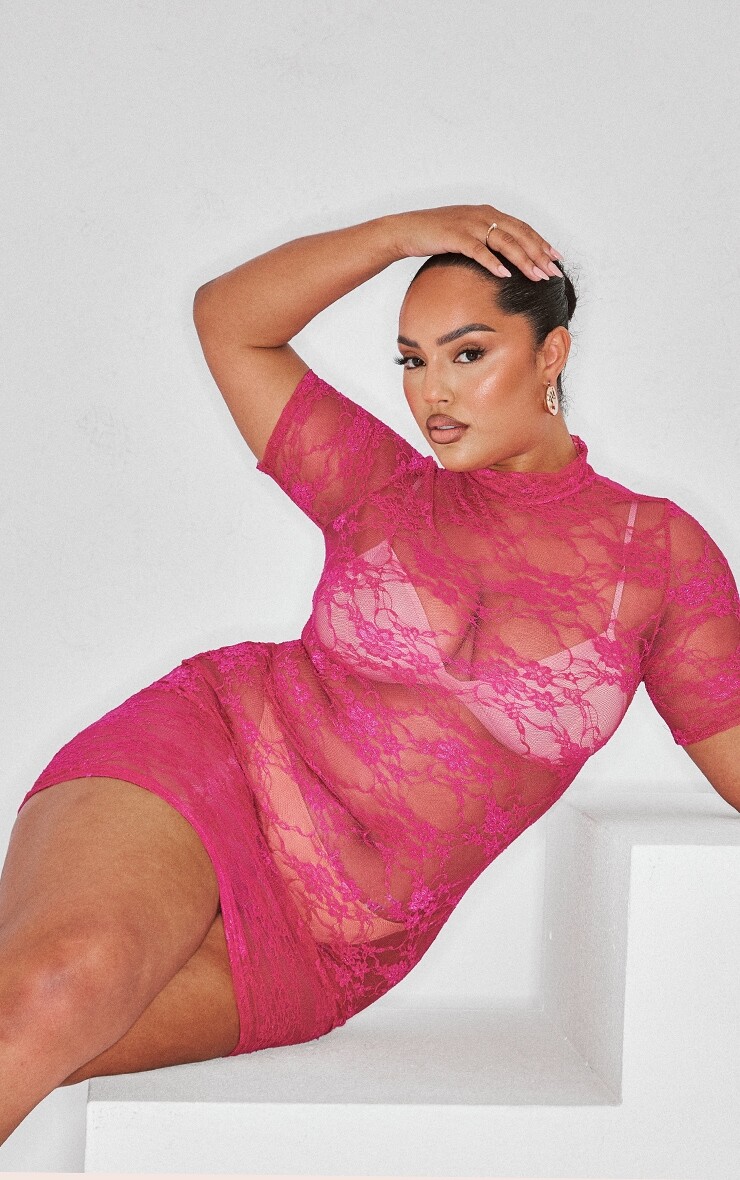 PrettyLittleThing Плюс розовое кружевное облегающее платье с высоким воротником и цветочным принтом
PrettyLittleThing Плюс розовое кружевное облегающее платье с высоким воротником и цветочным принтом