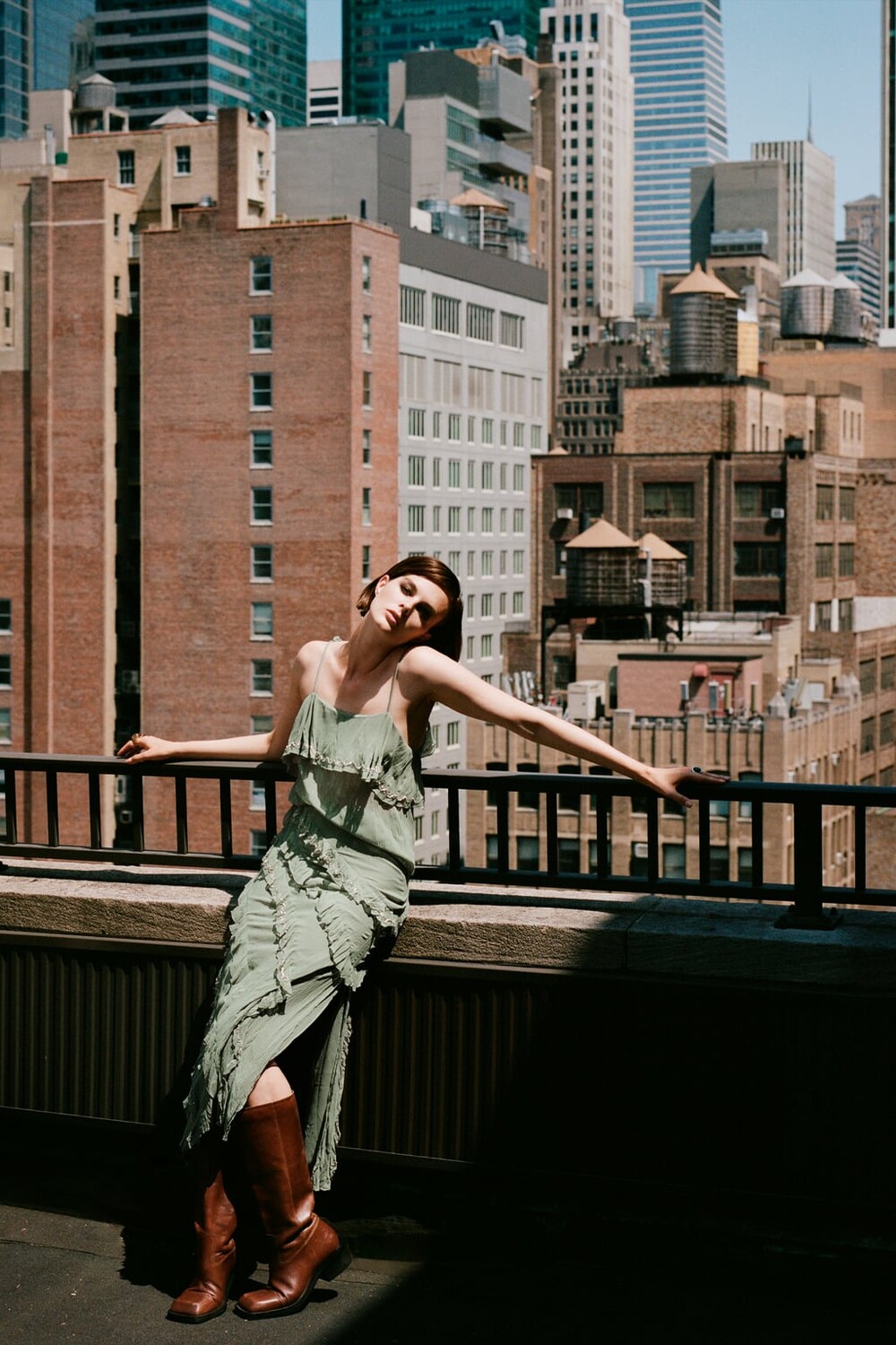 Юбка миди с вышивкой ZARA, зеленый 
Юбка миди с вышивкой ZARA, зеленый