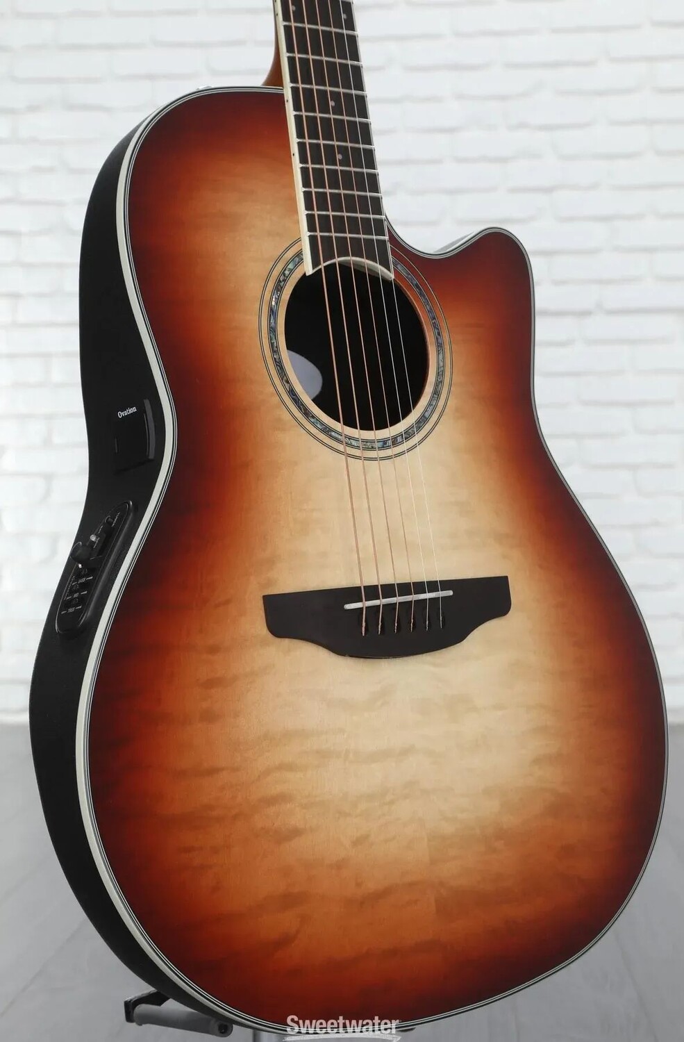 Акустико-электрическая гитара Ovation Celebrity Standard Exotic средней глубины - Cognac Burst Natural Gloss
Акустико-электрическая гитара Ovation Celebrity Standard Exotic средней глубины - Cognac Burst Natural Gloss