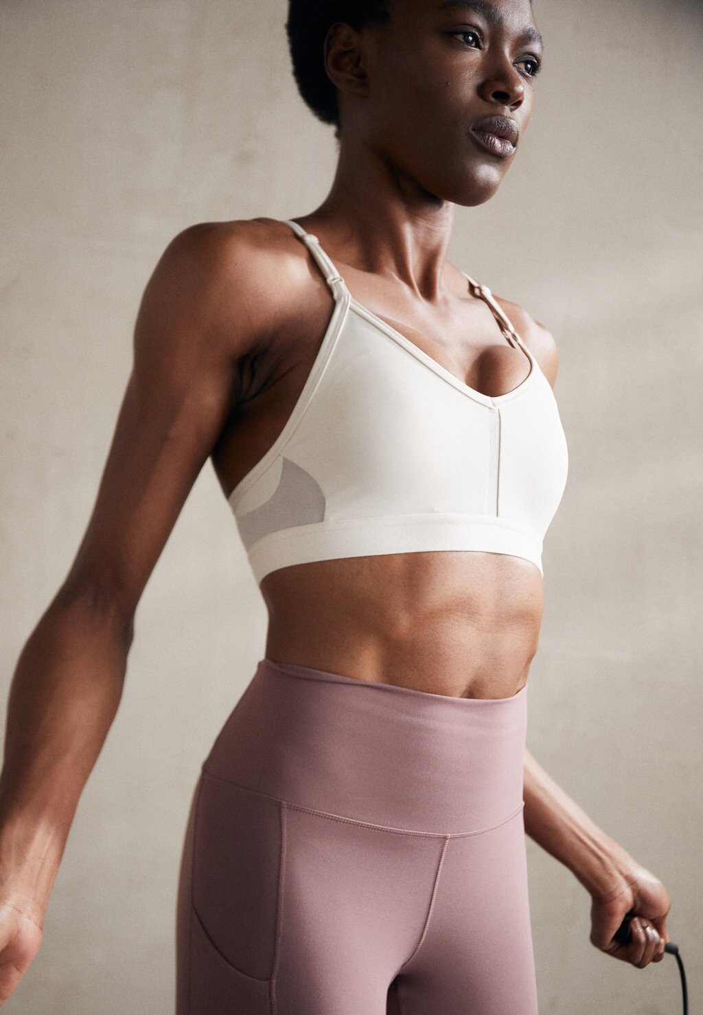 Спортивный бюстгальтер с легкой поддержкой INDY V NECK BRA Nike Performance, крем
Спортивный бюстгальтер с легкой поддержкой INDY V NECK BRA Nike Performance, крем