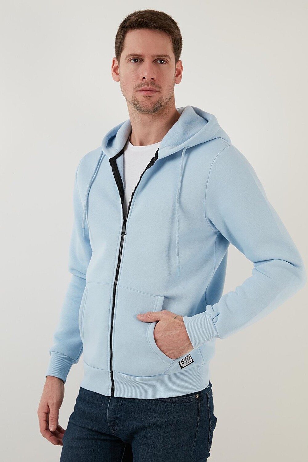 Зимний свитшот Slim Fit на мягкой подкладке с капюшоном и молнией 5905340 Buratti, синий
Зимний свитшот Slim Fit на мягкой подкладке с капюшоном и молнией 5905340 Buratti, синий