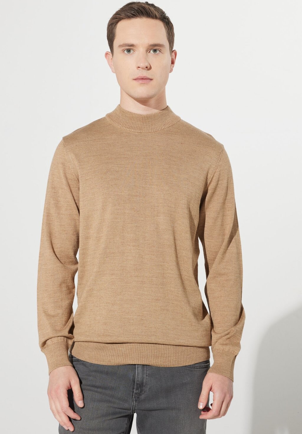 Вязаный свитер STANDARD FIT WEAR BASIC MOCK TURTLENECK AC&CO / ALTINYILDIZ CLASSICS, цвет mink
Вязаный свитер STANDARD FIT WEAR BASIC MOCK TURTLENECK AC&CO / ALTINYILDIZ CLASSICS, цвет mink