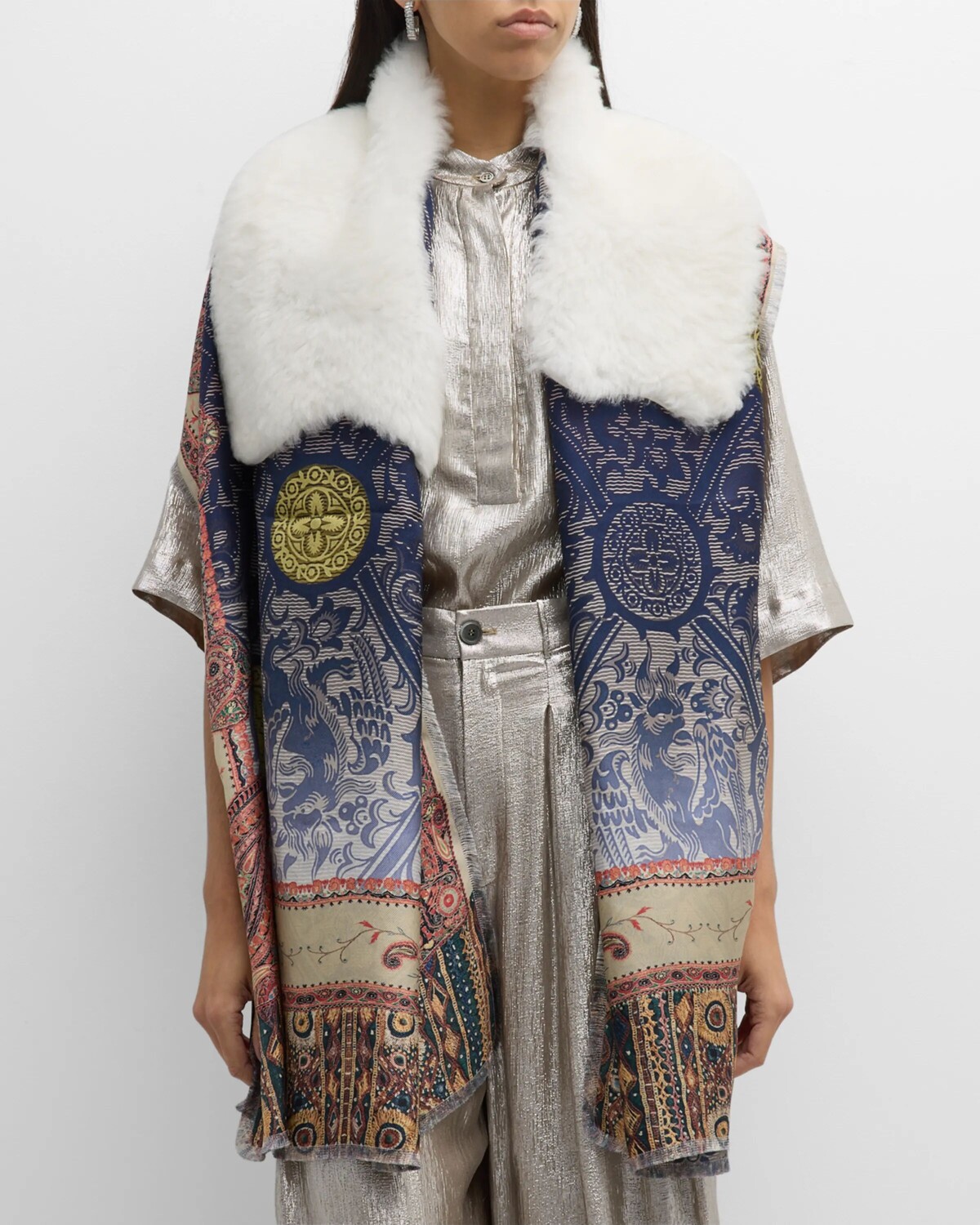 Шарф из шелка и овчины с разными узорами Pierre-Louis Mascia, цвет Blue Paisley With White Shearling
Шарф из шелка и овчины с разными узорами Pierre-Louis Mascia, цвет Blue Paisley With White Shearling