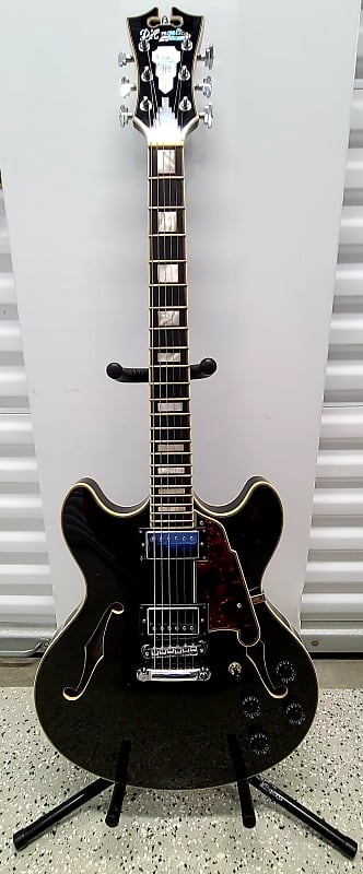 Электрогитара D'Angelico Premier DC Semi-Hollow Body Electric Guitar, Black Flake w/Gig Bag, New, Free Shipping
Электрогитара D'Angelico Premier DC Semi-Hollow Body Electric Guitar, Black Flake w/Gig Bag, New, Free Shipping
