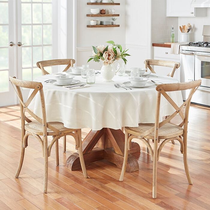 Элегантная клетчатая жаккардовая овальная скатерть, 60 x 84 дюйма Villeroy & Boch
Элегантная клетчатая жаккардовая овальная скатерть, 60 x 84 дюйма Villeroy & Boch