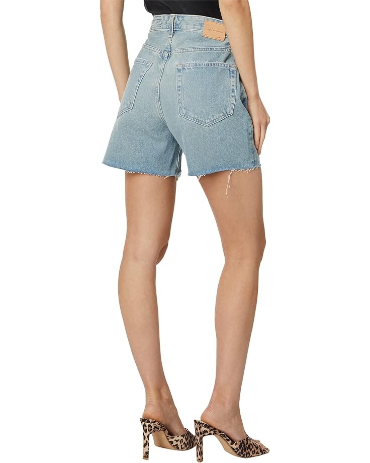 Шорты AG Jeans Clove Shorts High-Rise Baggy Fit in 21 Years Road Trip, цвет 21 Years Road Trip
Шорты AG Jeans Clove Shorts High-Rise Baggy Fit in 21 Years Road Trip, цвет 21 Years Road Trip