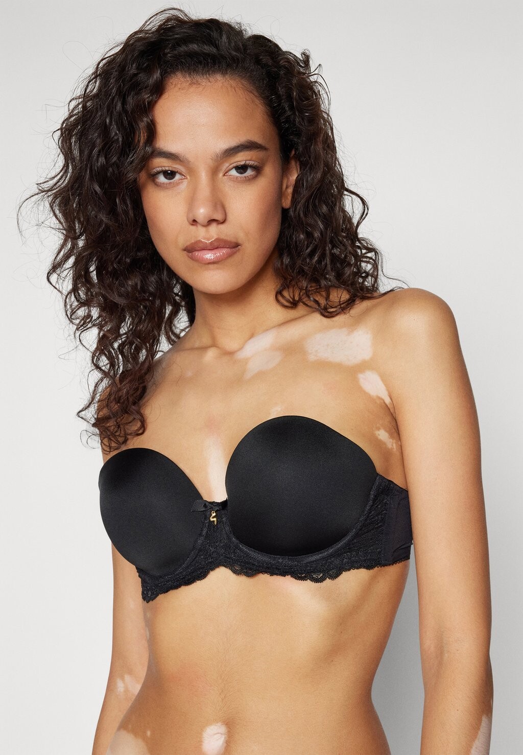 Бюстгальтер на косточках SUPERBOOST MULTIWAY STRAPLESS UNDERWIRED BRA Gossard, черный
Бюстгальтер на косточках SUPERBOOST MULTIWAY STRAPLESS UNDERWIRED BRA Gossard, черный
