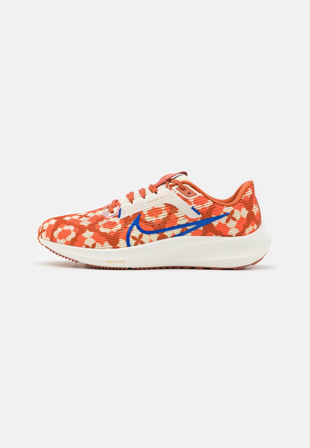Кроссовки нейтрального цвета Air Zoom Pegasus 40 Nike, цвет coconut milk/hyper royal/burnt sunrise/safety orange/sesame/sail
Кроссовки нейтрального цвета Air Zoom Pegasus 40 Nike, цвет coconut milk/hyper royal/burnt sunrise/safety orange/sesame/sail