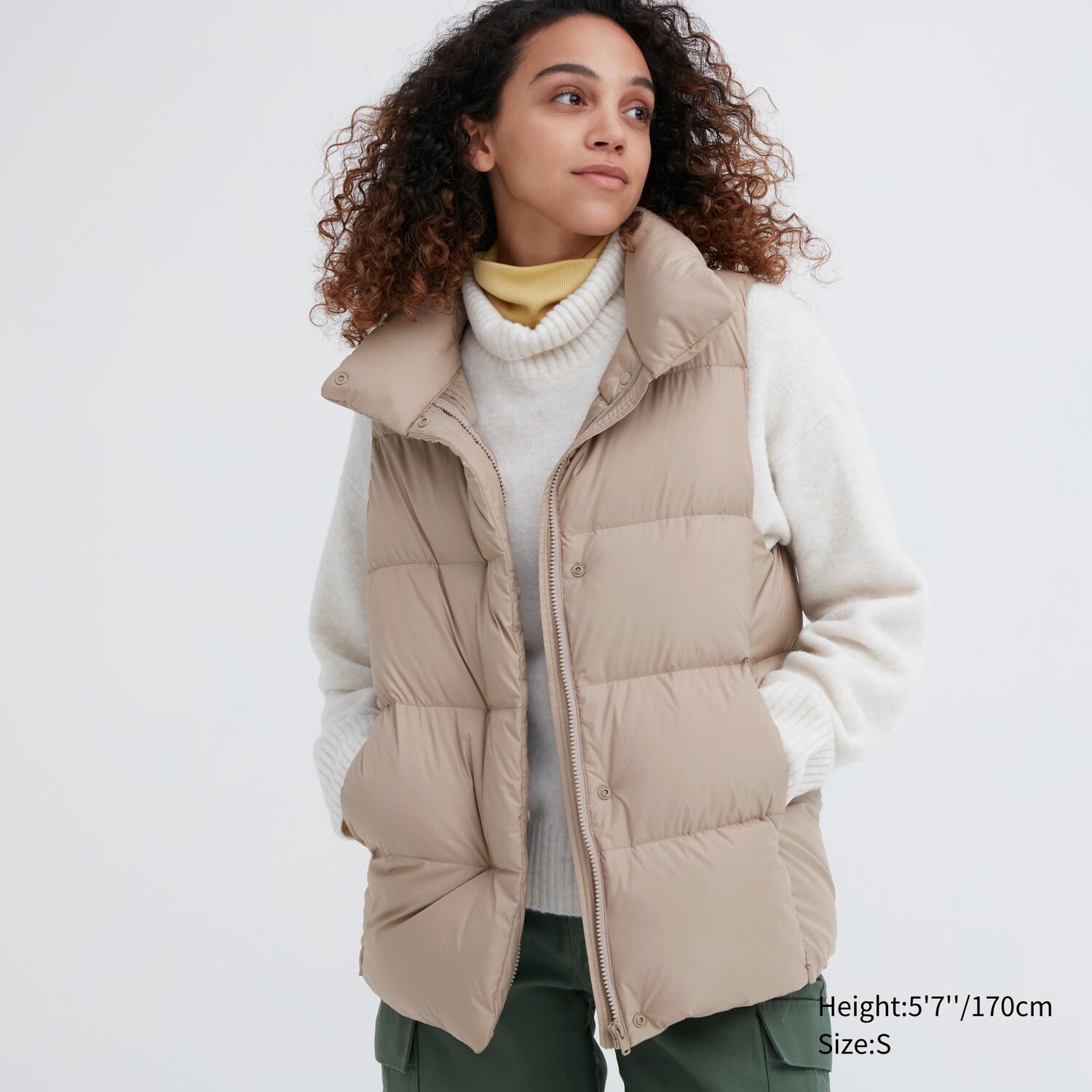 Пуховый жилет Soft Soft (NANODESIGN) Uniqlo, бежевый 
Пуховый жилет Soft Soft (NANODESIGN) Uniqlo, бежевый