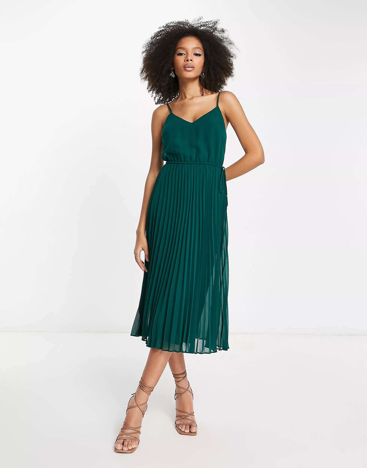 Зеленое плиссированное платье миди на бретельках с кулиской на талии ASOS, Зеленый
Зеленое плиссированное платье миди на бретельках с кулиской на талии ASOS, Зеленый
