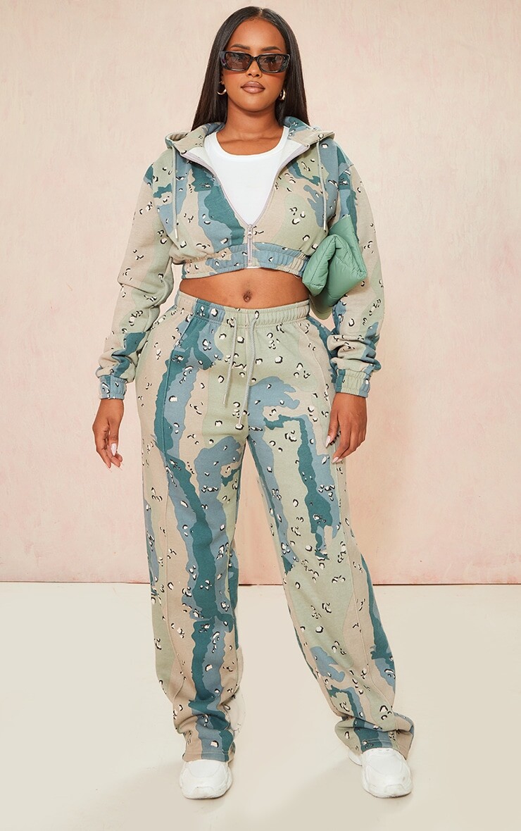 PrettyLittleThing Синие джоггеры с камуфляжным принтом и прямыми штанинами Shape Blue
PrettyLittleThing Синие джоггеры с камуфляжным принтом и прямыми штанинами Shape Blue