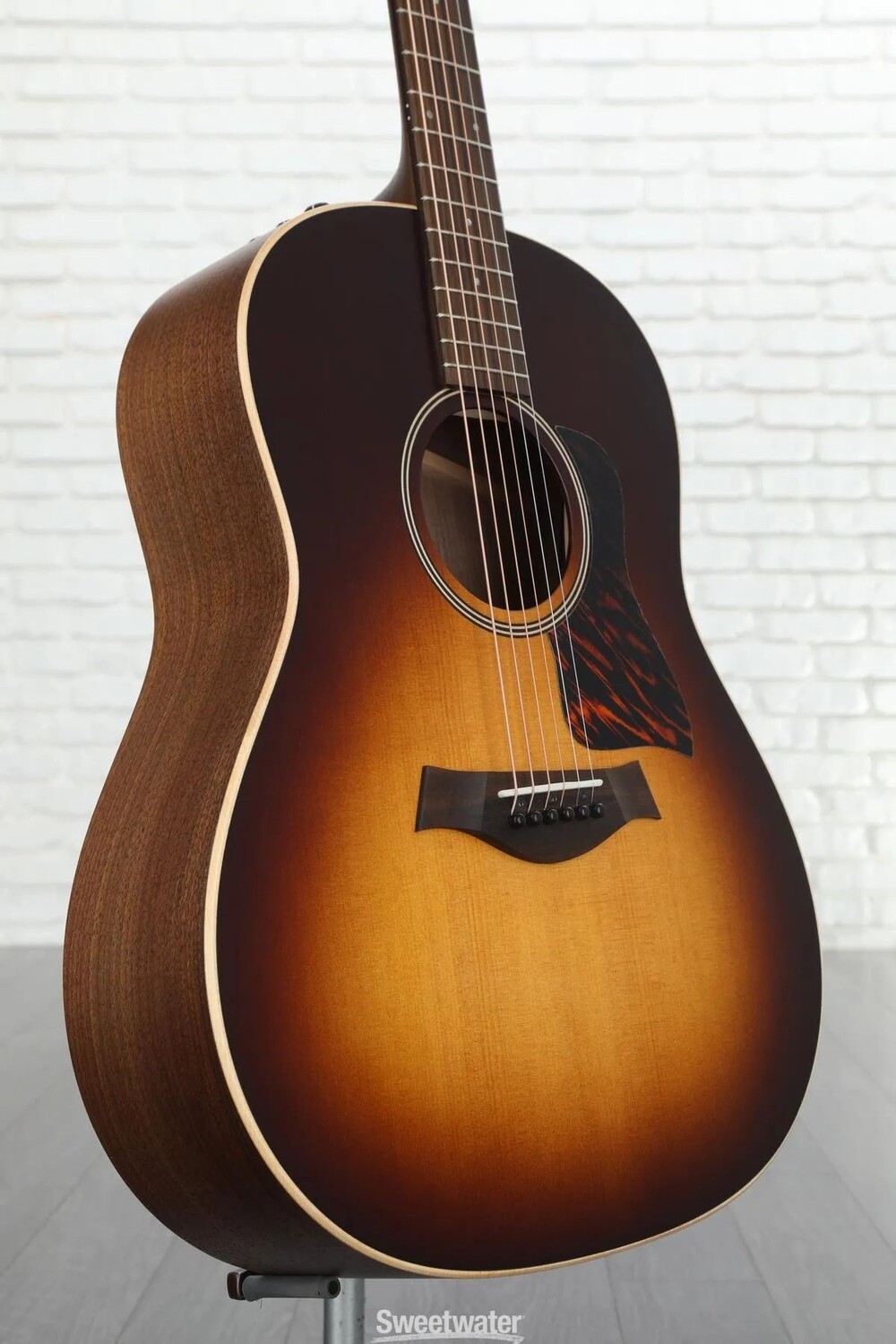Акустически-электрическая гитара Taylor American Dream AD17e — табак Sunburst
Акустически-электрическая гитара Taylor American Dream AD17e — табак Sunburst