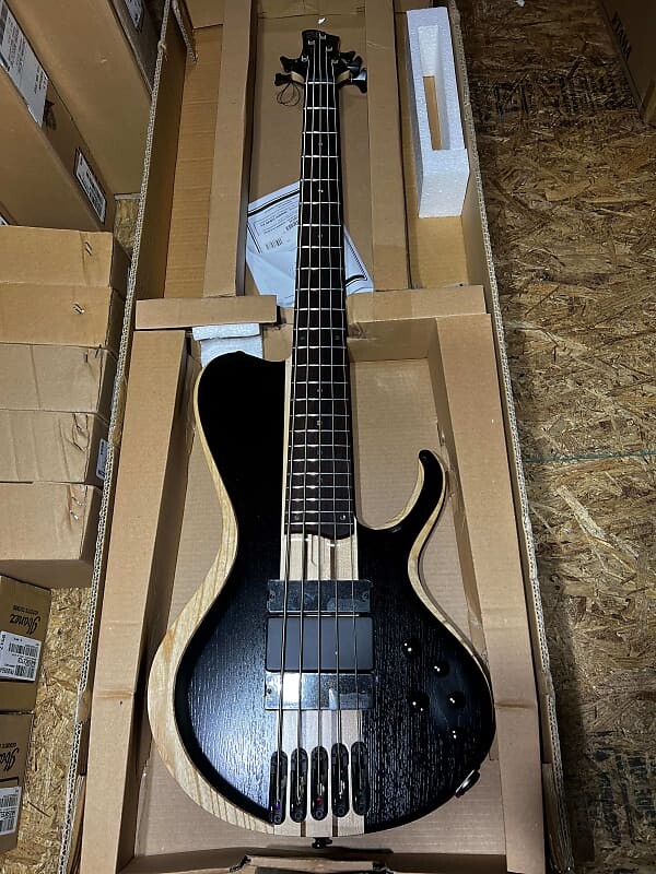 Басс гитара Ibanez 5-String Bass Workshop Bass Guitar - Weathered Black Low Gloss
Басс гитара Ibanez 5-String Bass Workshop Bass Guitar - Weathered Black Low Gloss