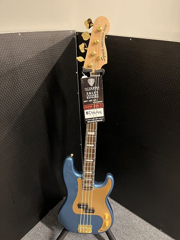 Басс гитара Squier 40th Anniversary Gold Edition Precision Bass 2022 - Present - Lake Placid Blue
Басс гитара Squier 40th Anniversary Gold Edition Precision Bass 2022 - Present - Lake Placid Blue