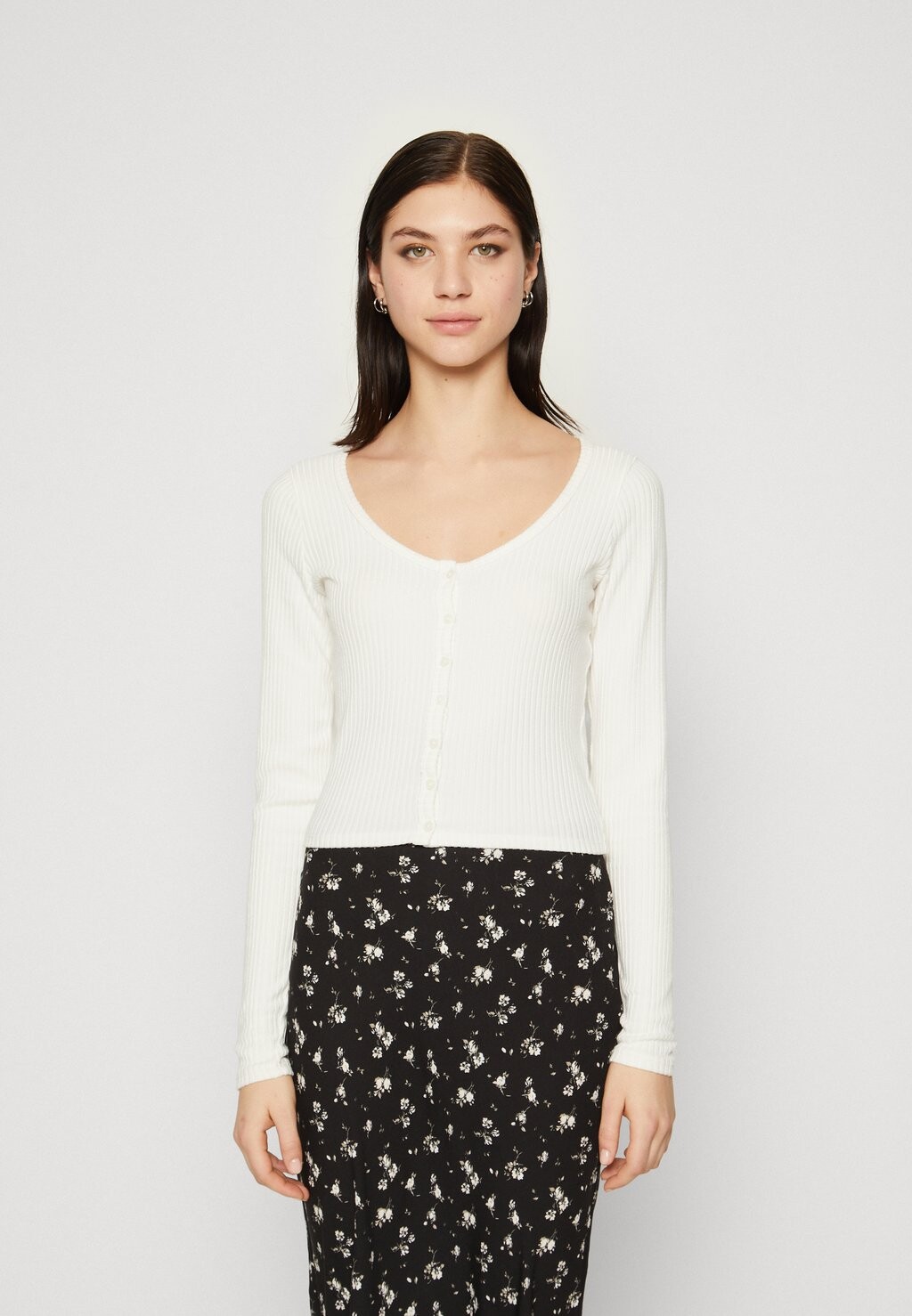 Рубашка с длинными рукавами LONG-SLEEVE BUTTON THROUGH TOP Hollister Co., цвет JET STREAM
Рубашка с длинными рукавами LONG-SLEEVE BUTTON THROUGH TOP Hollister Co., цвет JET STREAM