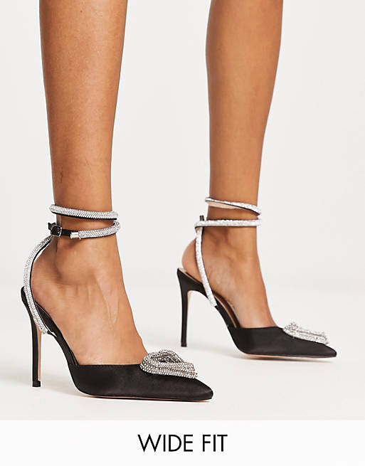 Черные атласные туфли на каблуке Public Desire Wide Fit Cupid с декорированным сердцем
Черные атласные туфли на каблуке Public Desire Wide Fit Cupid с декорированным сердцем