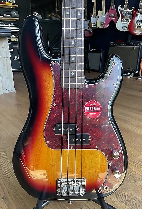 Басс гитара Squier Classic Vibe '60s Precision Bass 2019 - Present - 3-Color Sunburst
Басс гитара Squier Classic Vibe '60s Precision Bass 2019 - Present - 3-Color Sunburst