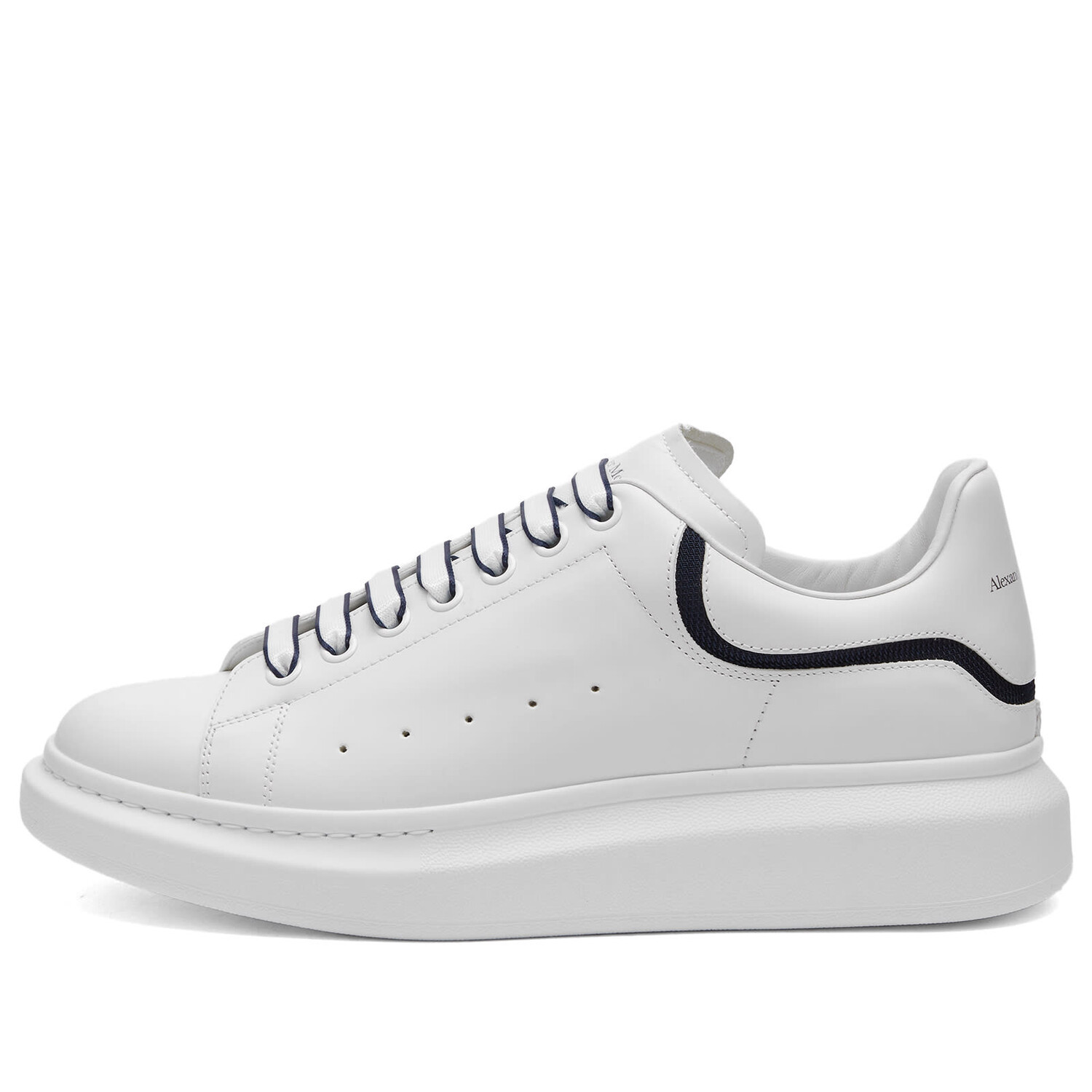 Кроссовки Alexander Mcqueen Neoprene Canvas Tab Oversized Sneaker, цвет White & Navy
Кроссовки Alexander Mcqueen Neoprene Canvas Tab Oversized Sneaker, цвет White & Navy