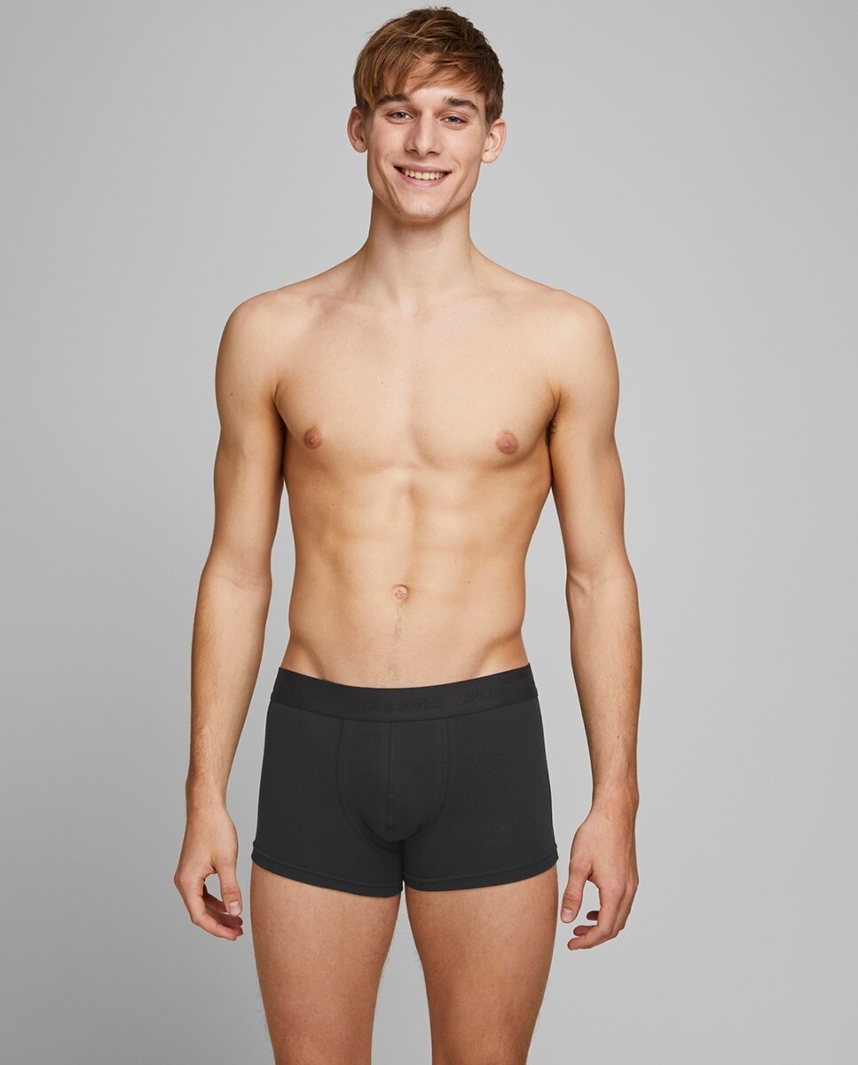 Набор из 5 однотонных мужских трикотажных боксеров черного цвета Jack & Jones, черный
Набор из 5 однотонных мужских трикотажных боксеров черного цвета Jack & Jones, черный