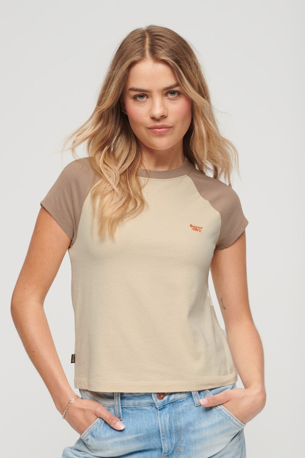 Футболка Essential из органического хлопка с рукавами реглан и логотипом Superdry, бежевый
Футболка Essential из органического хлопка с рукавами реглан и логотипом Superdry, бежевый