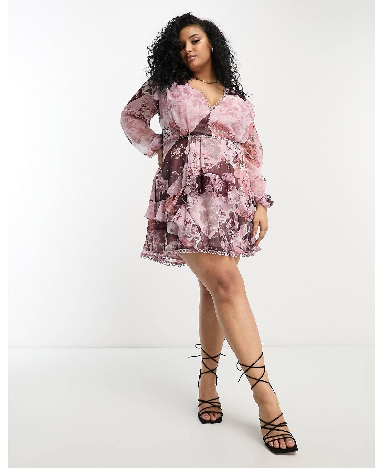 Мини-платье с длинными рукавами и круглым вырезом ASOS DESIGN Curve с лоскутным цветочным принтом ASOS DESIGN Curve ASOS Curve
Мини-платье с длинными рукавами и круглым вырезом ASOS DESIGN Curve с лоскутным цветочным принтом ASOS DESIGN Curve ASOS Curve