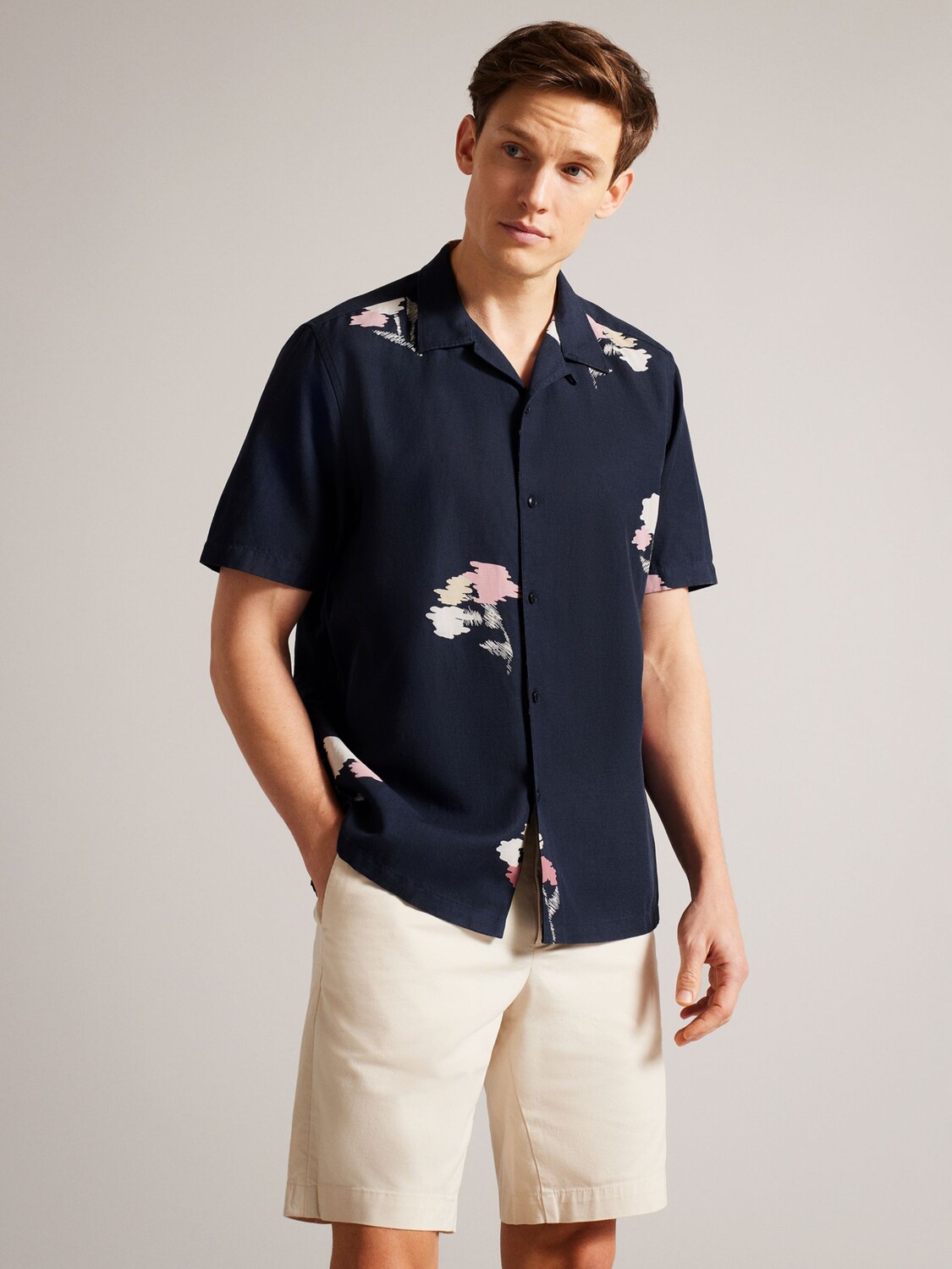 Рубашка из смесового льна с абстрактным цветочным принтом Ted Baker Neele, Темно-синий
Рубашка из смесового льна с абстрактным цветочным принтом Ted Baker Neele, Темно-синий