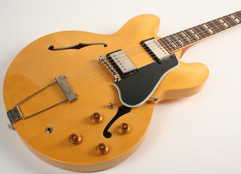 Электрогитара Gibson Custom Shop 1959 ES-335 Reissue Natural Murphy Lab Ultra Light Aged Made 2 Measure SN: A91772
Электрогитара Gibson Custom Shop 1959 ES-335 Reissue Natural Murphy Lab Ultra Light Aged Made 2 Measure SN: A91772