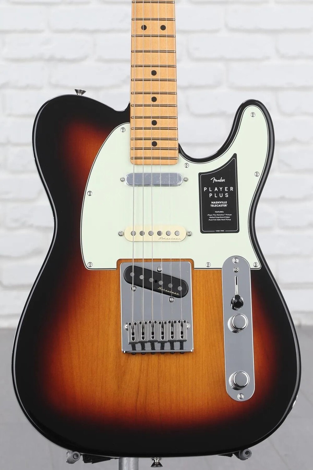 Fender Player Plus Nashville Telecaster — 3-цветный оттенок Sunburst с кленовой накладкой на грифе
Fender Player Plus Nashville Telecaster — 3-цветный оттенок Sunburst с кленовой накладкой на грифе